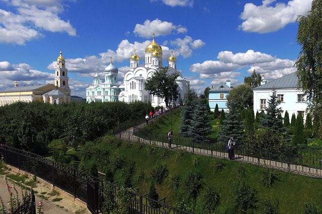 Святая Канавка - ограда до небес