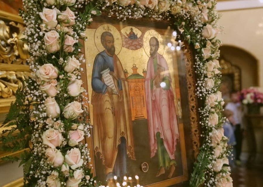 Два Апостола, два мира, одна задача