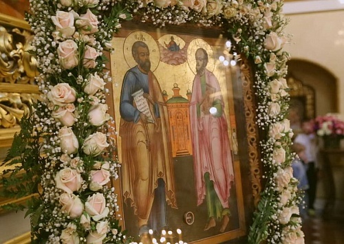 Два Апостола, два мира, одна задача